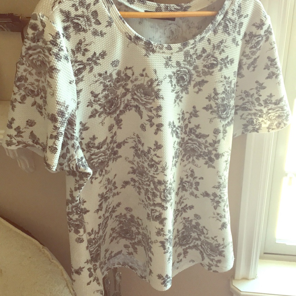 Cute summer rose shirt great for a movie night!